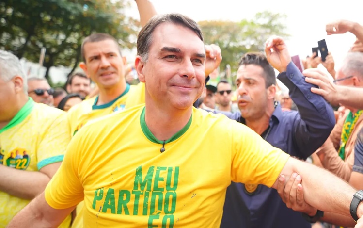 Flávio durante ato inaugural de campanha