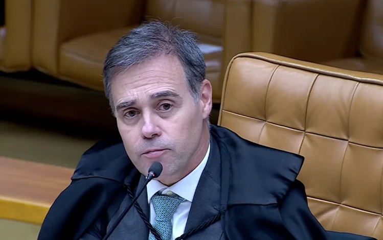 Ministro do Supremo Tribunal Federal, André Mendonça em Sessão Extraordinária