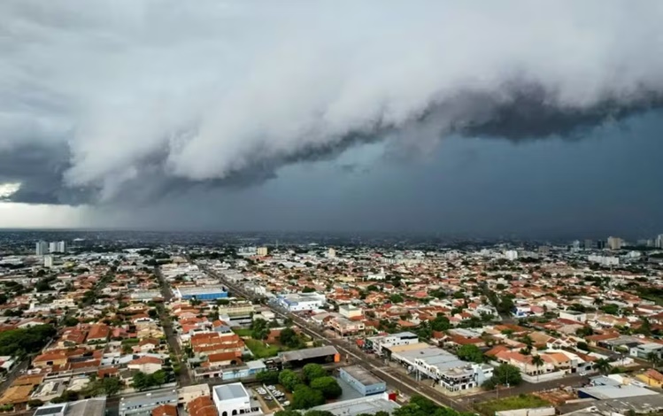 Chuva forte em Campo Grande (MS)