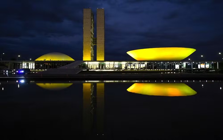 Palácio do Congresso Nacional fica iluminado de amarelo, de 2 a 5 de agosto, em uma ação do Ministério da Saúde relacionada à Semana Mundial do Aleitamento Materno.