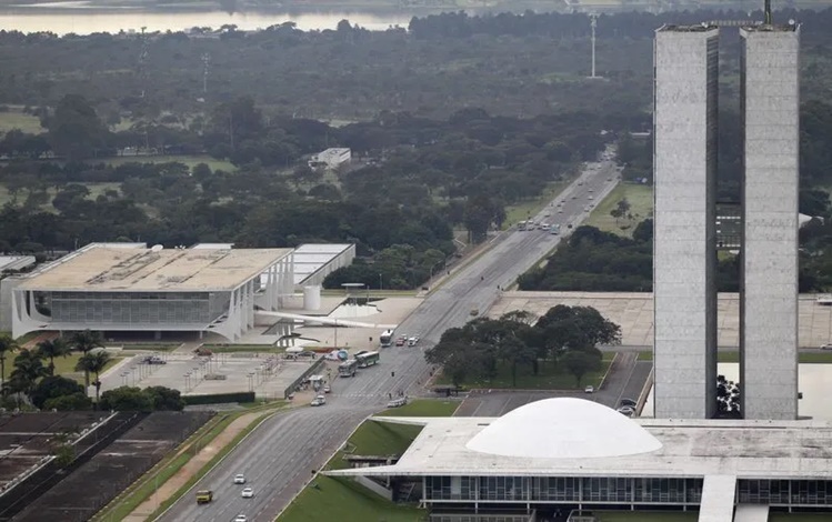 Palácio do Planalto e Congresso Nacional fotografados de um balão de ar quente durante o Festival Nacional de Balonismo em Brasília