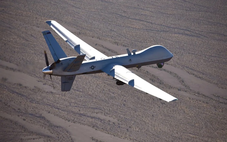 Um drone MQ-9 Reaper realiza uma missão de treinamento sobre o Campo de Testes e Treinamento de Nevada em 15 de julho de 2019