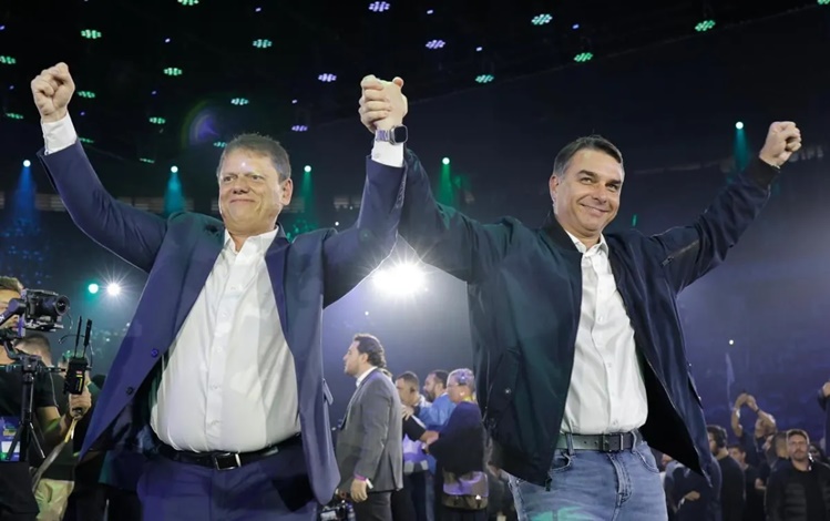 Tarcísio de Freitas e Flávio Bolsonaro