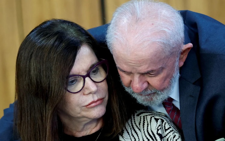 Lula e Magda Chambriard em evento em Brasília, na última segunda-feira
