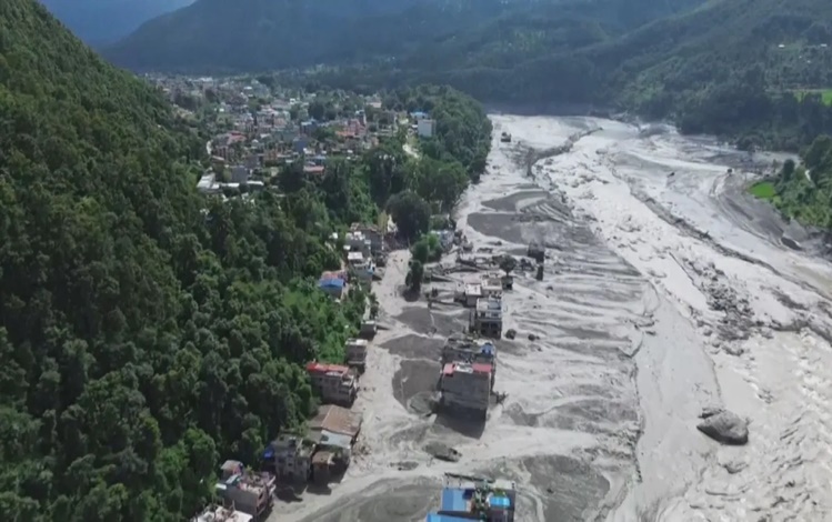 Drones mostra destruição causada por enchente repentina no Nepal