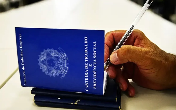 O presidente da CCJ, senador Otto Alencar (PSD-BA), e o senador Omar Aziz (PSD-AM), relator do fim da escala 6x1