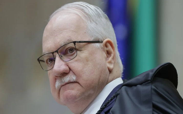 O presidente do STF, ministro Edson Fachin, em sessão plenária do Supremo