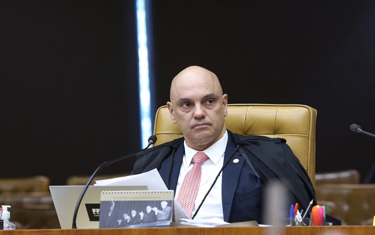 O ministro Alexandre de Moraes durante sessão plenária do STF