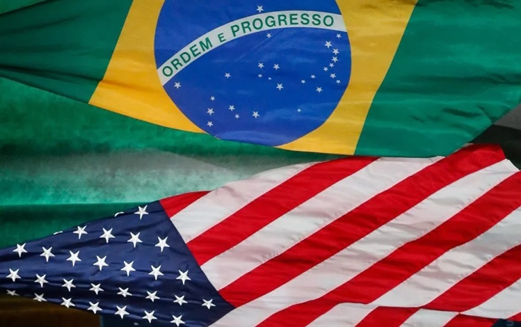 Bandeiras do Brasil e dos Estados Unidos
