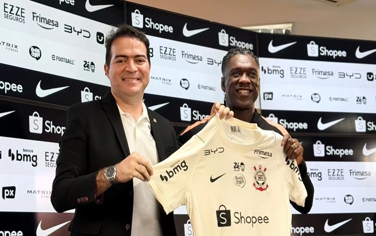 Seedorf é apresentado como novo técnico do Corinthians